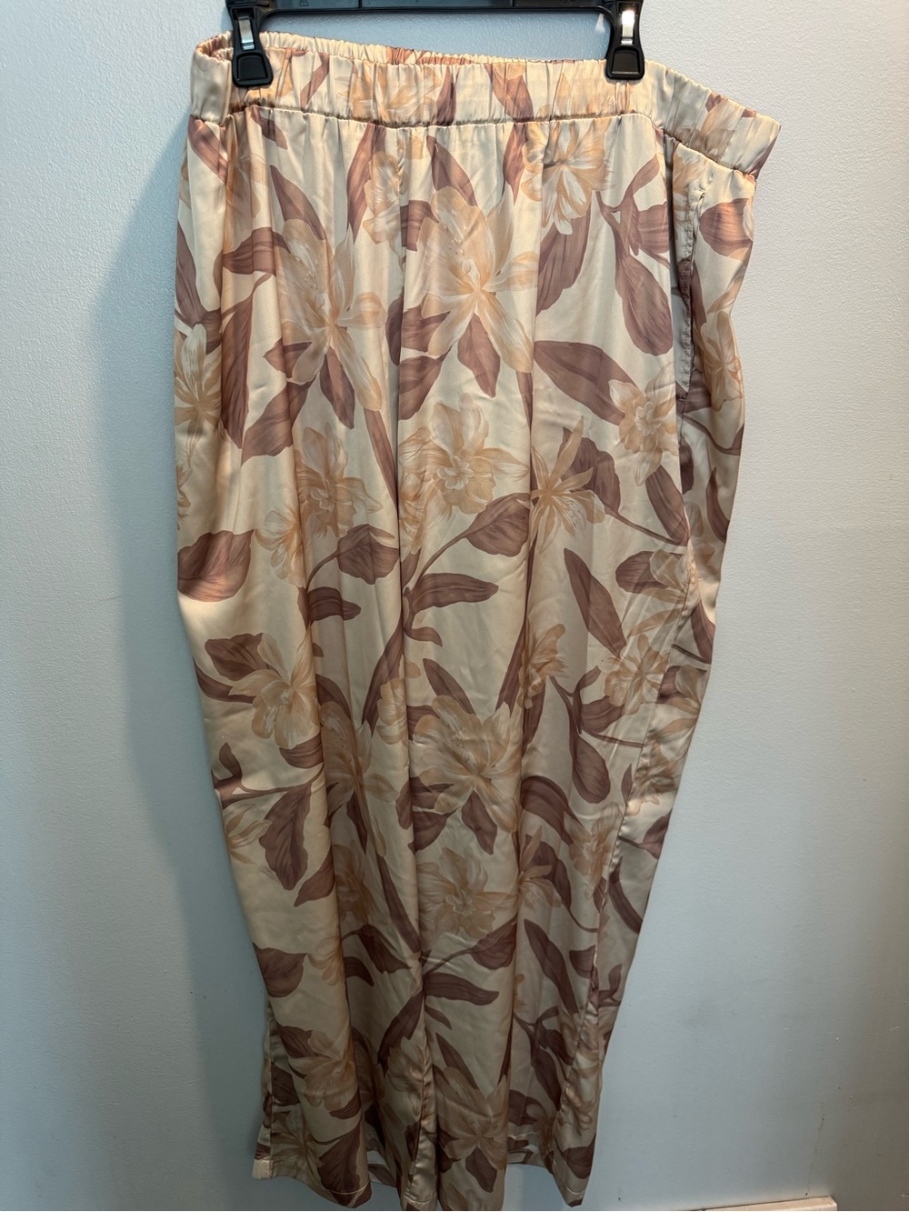 Floral Cream and Mauve Lounge Pants Size 1X
